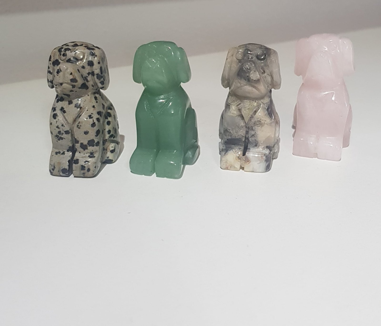 PEDRAS NATURAIS EM FORMATO DE CÃO